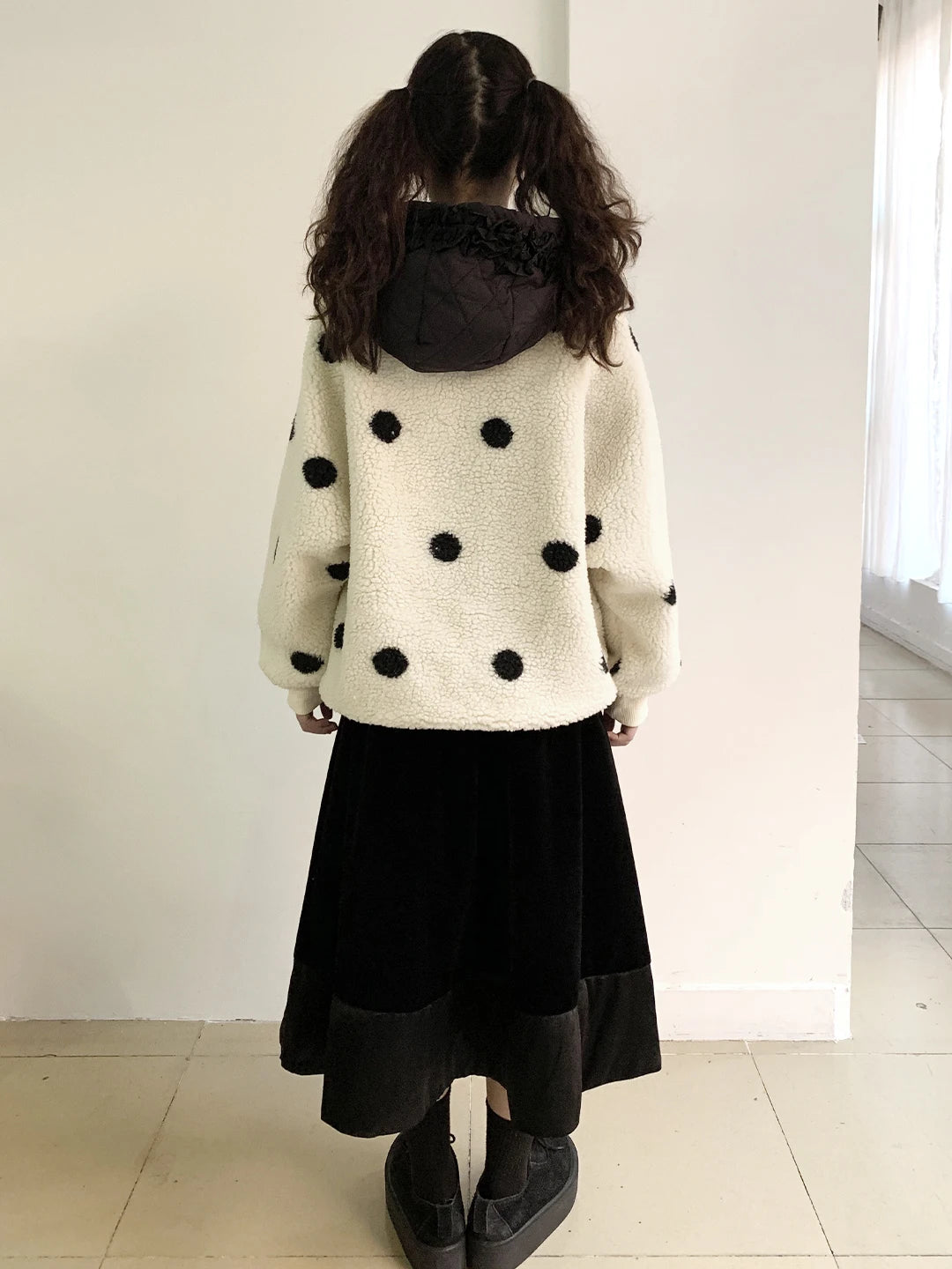 Original Design Round Neck Pullover – Polka Dot Pocket Warm Top for Women