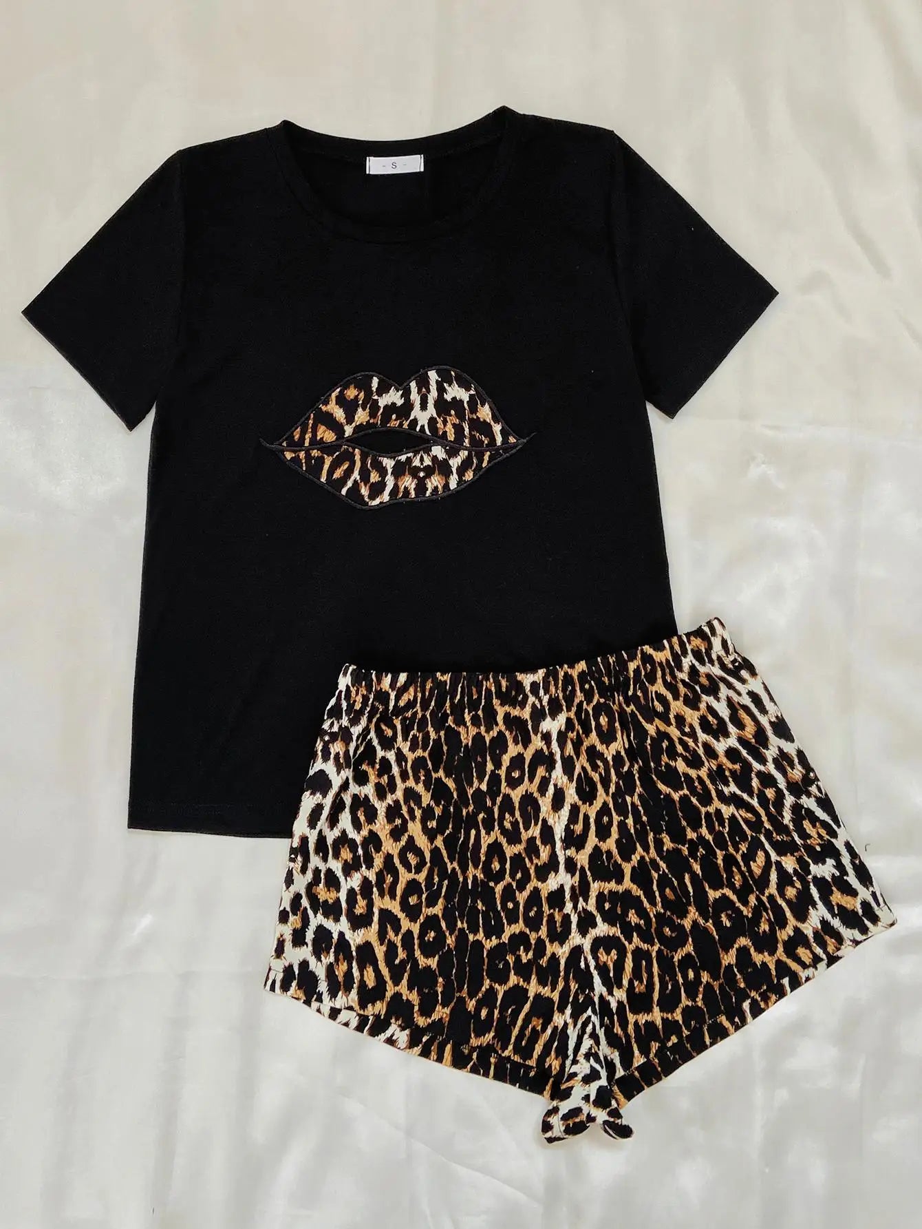 Women's Leopard Pajamas Set Short Sleeves Lip Print Top & Shorts 2 Piece