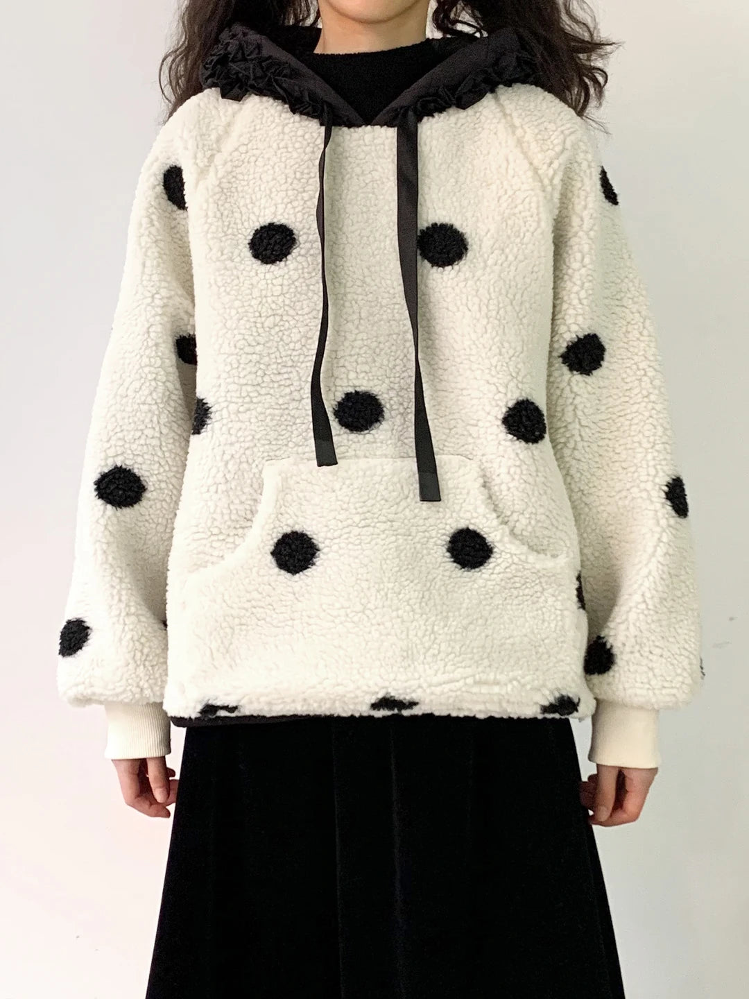 Original Design Round Neck Pullover – Polka Dot Pocket Warm Top for Women