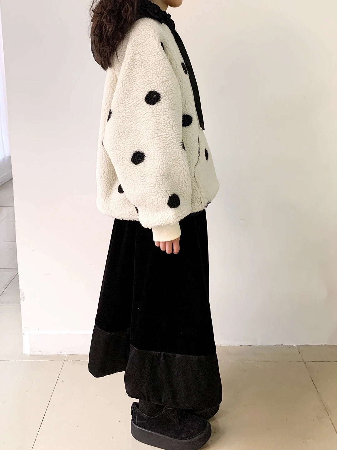 Original Design Round Neck Pullover – Polka Dot Pocket Warm Top for Women
