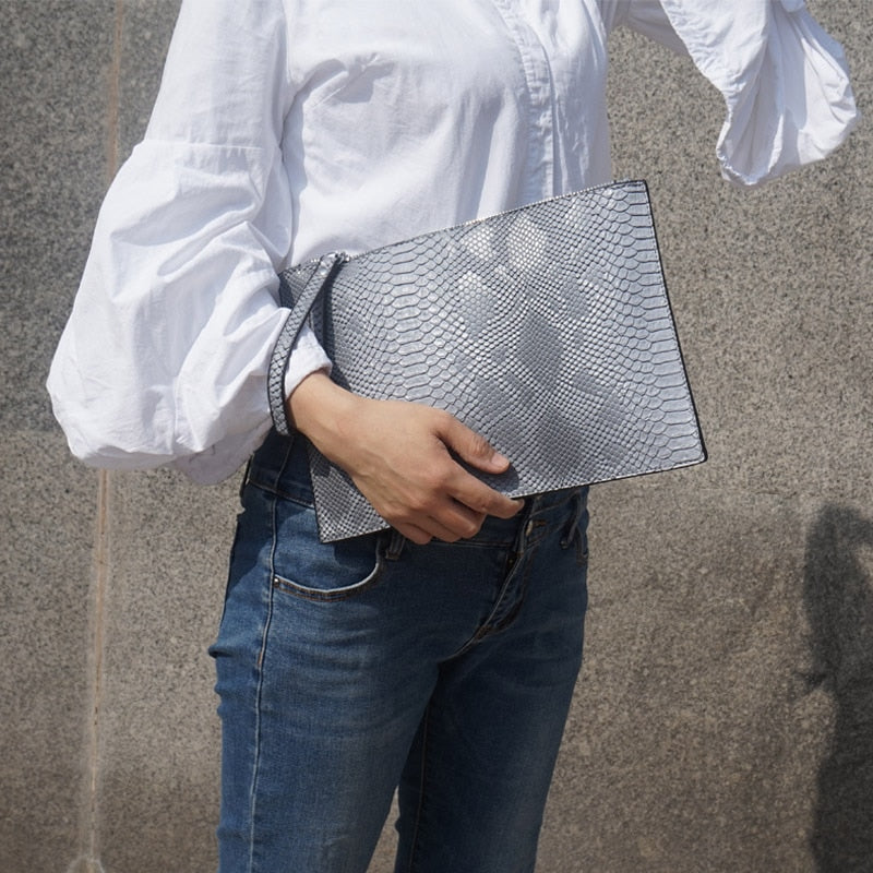 NIGEDU Fashion 3D Python pattern Women Clutch Bag Brand Design Party Envelope