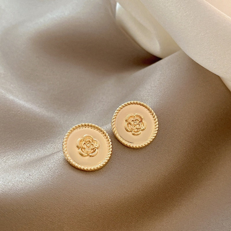 Fashion golden metal hoop earrings vintage ladies high-end irregular geometric round earrings jewelry