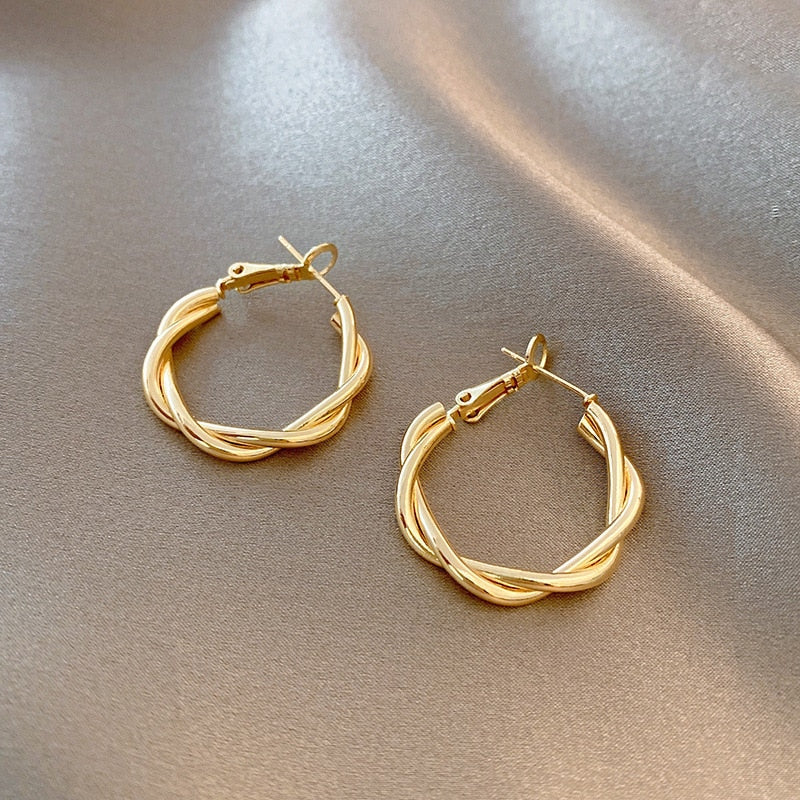 Fashion golden metal hoop earrings vintage ladies high-end irregular geometric round earrings jewelry