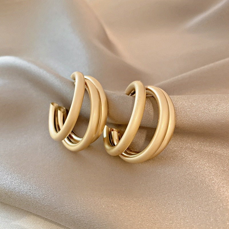 Fashion golden metal hoop earrings vintage ladies high-end irregular geometric round earrings jewelry