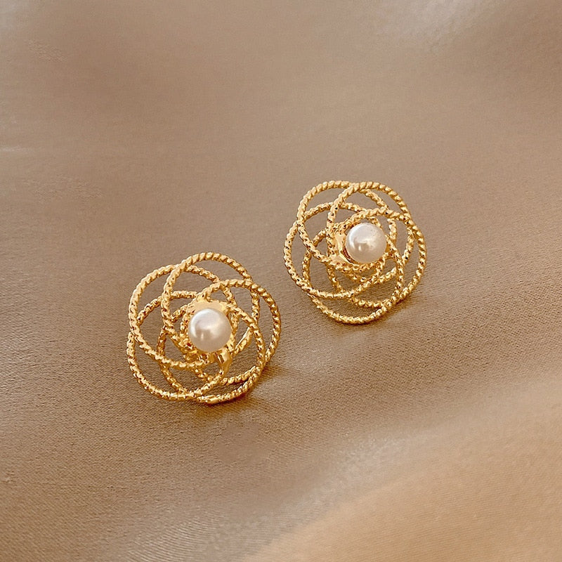 Fashion golden metal hoop earrings vintage ladies high-end irregular geometric round earrings jewelry