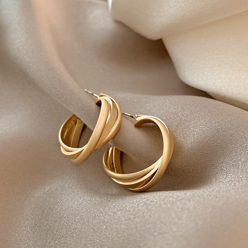 Fashion golden metal hoop earrings vintage ladies high-end irregular geometric round earrings jewelry