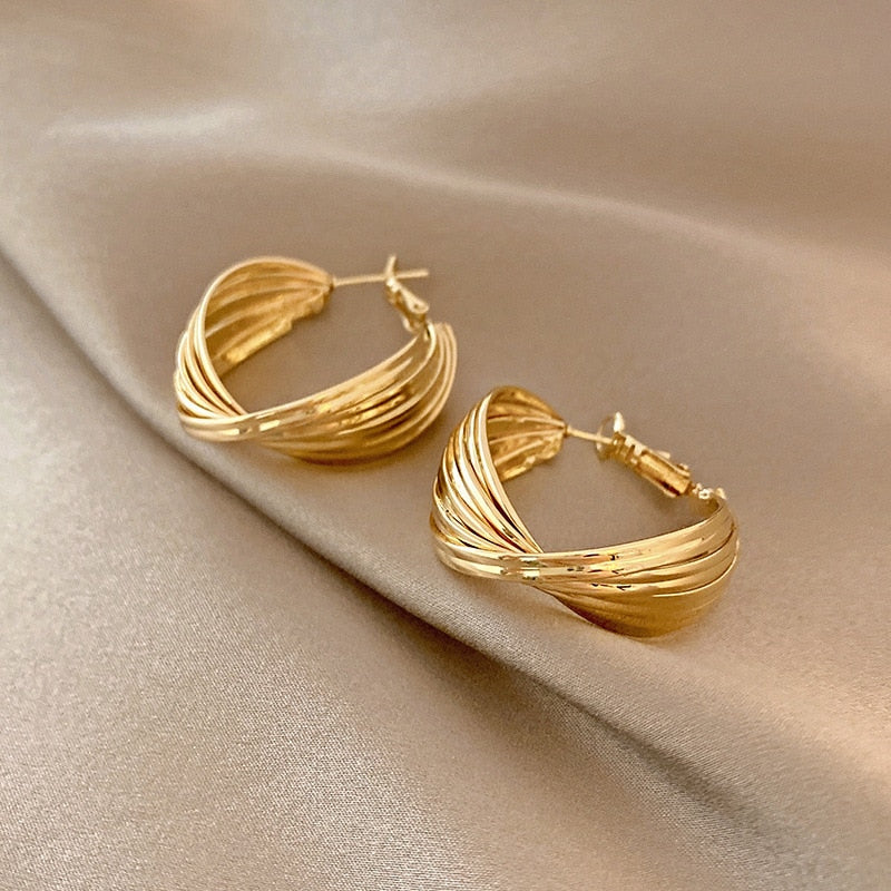 Fashion golden metal hoop earrings vintage ladies high-end irregular geometric round earrings jewelry
