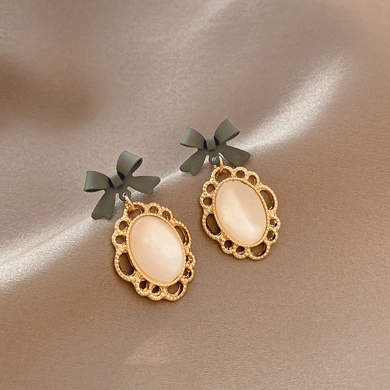 Fashion golden metal hoop earrings vintage ladies high-end irregular geometric round earrings jewelry