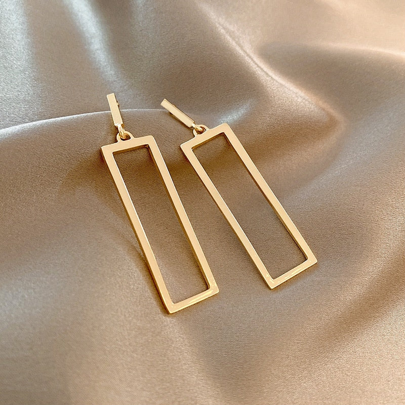 Fashion golden metal hoop earrings vintage ladies high-end irregular geometric round earrings jewelry