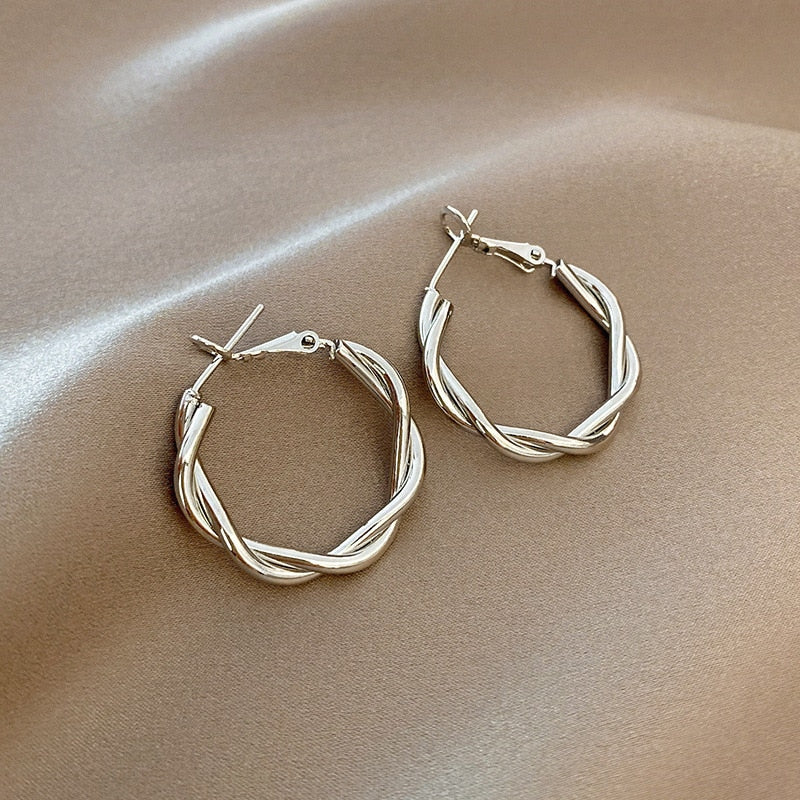 Fashion golden metal hoop earrings vintage ladies high-end irregular geometric round earrings jewelry