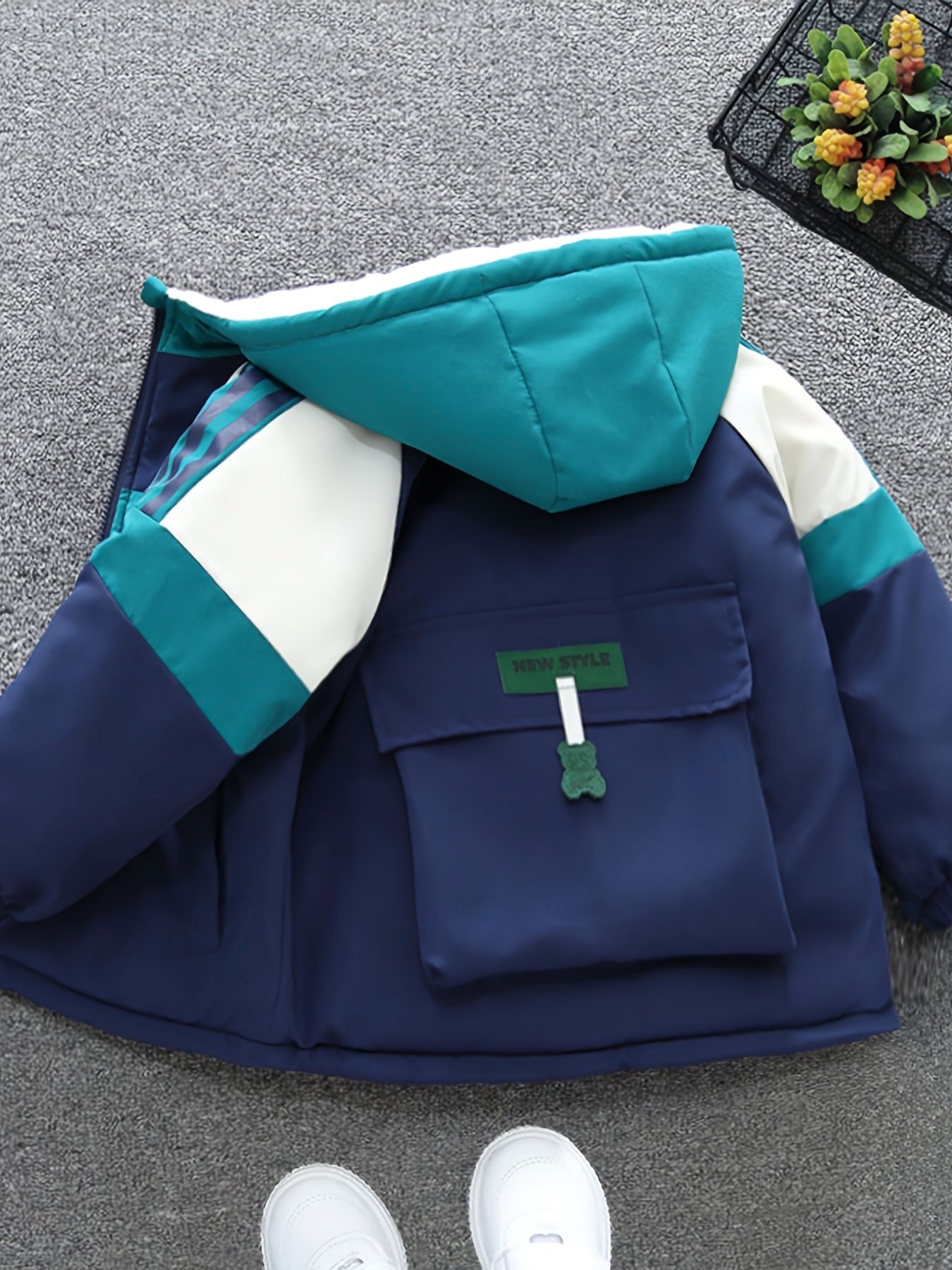 Stylish Kids' Color Block Hooded Jacket - Fleece Lined, Long Sleeve, Zip-Up, Bag-Shaped Pockets