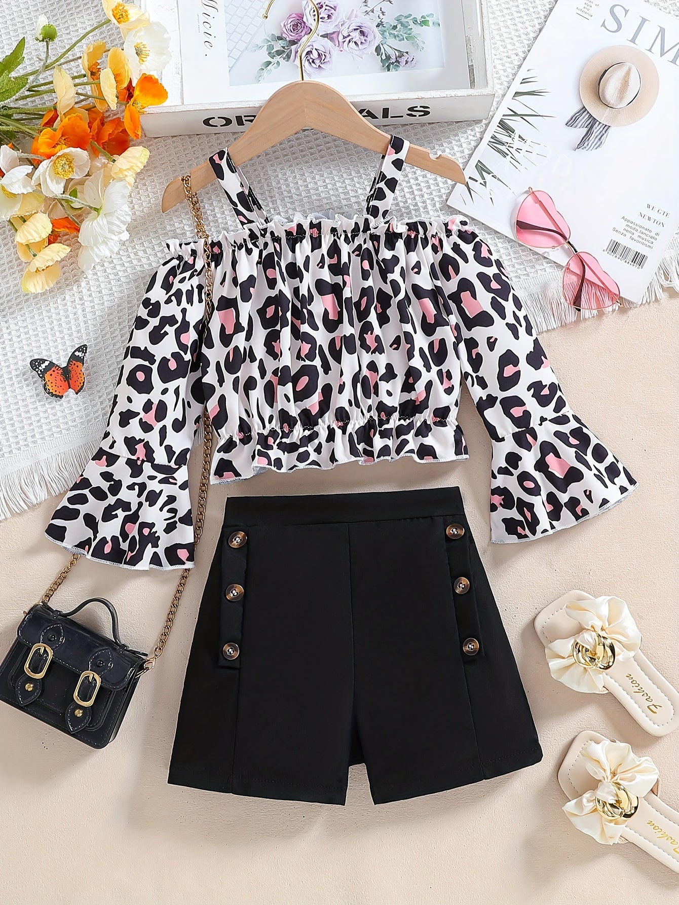 Little girl's fashion 2-piece set Leopard-print suspender word collar ruffled long-sleeved shirt+black double-breasted shorts