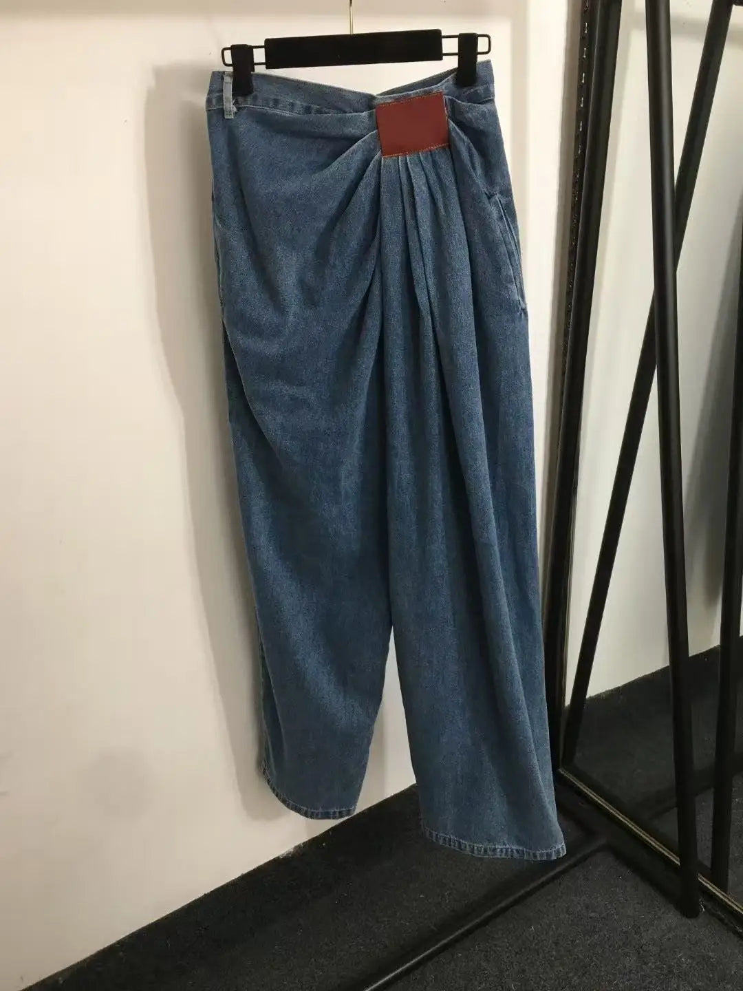 Retro Washed Straight-Leg Jeans — High-Waist Vintage All-Season Denim — front view