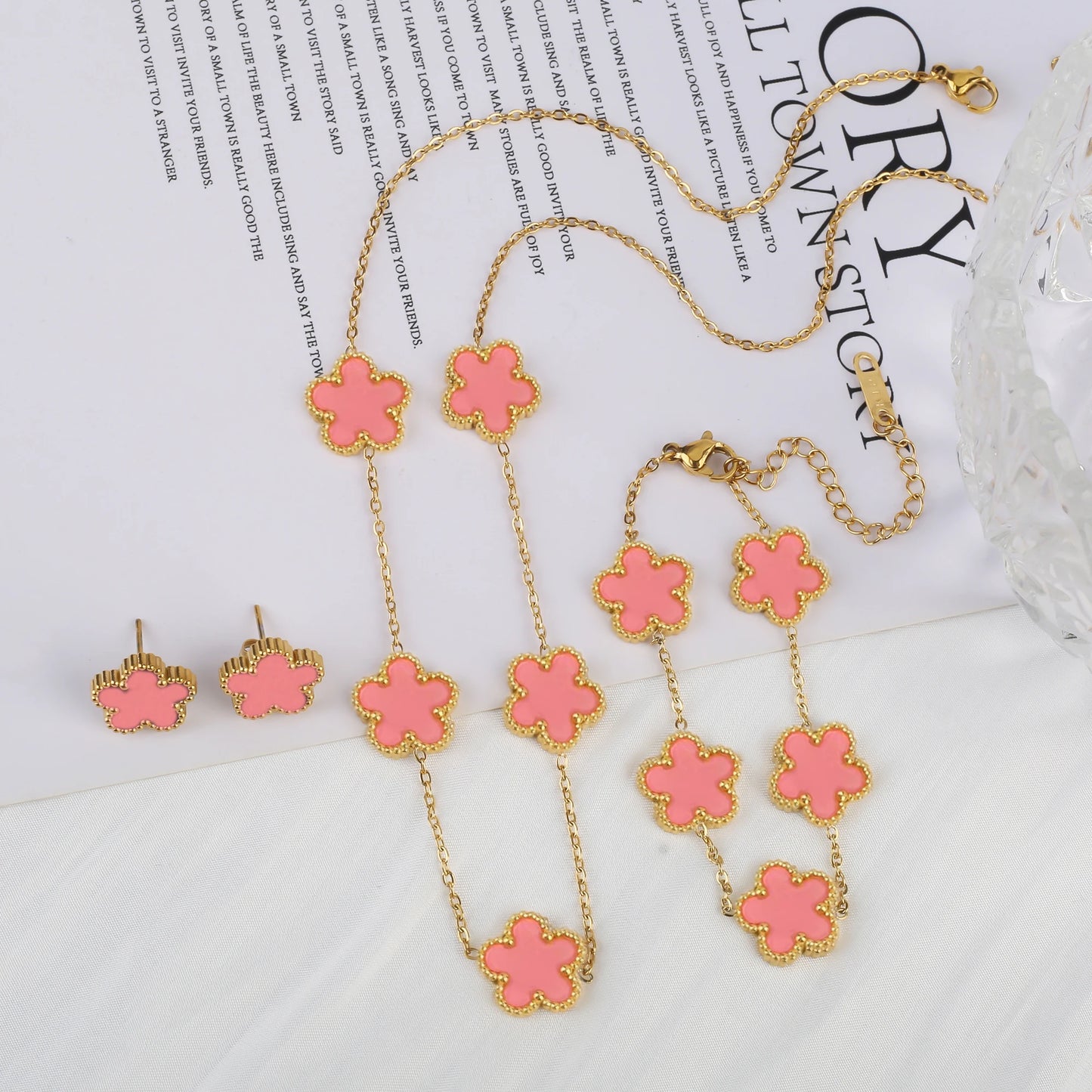 3-Piece 18K Gold-Plated Five-Leaf Flower Jewelry Set Necklace Earrings & Bracelet Clover Pendant Set — view 16 of jewelry sets