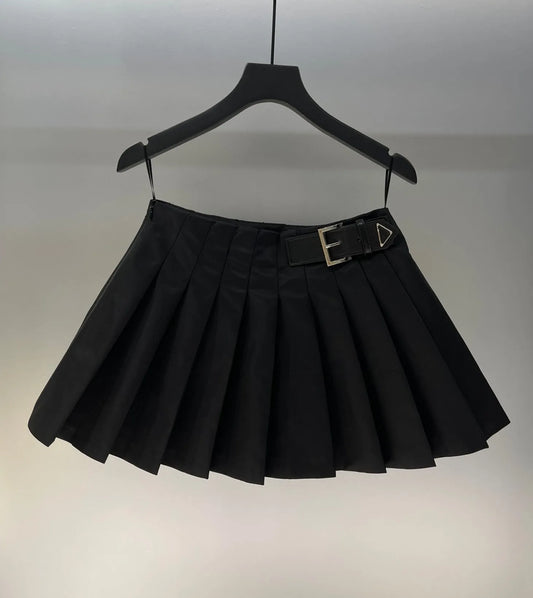 Spring and summer women's new spicy girl style belt with metal buckle pleated short skirt, half skirt, girl style classic and ve