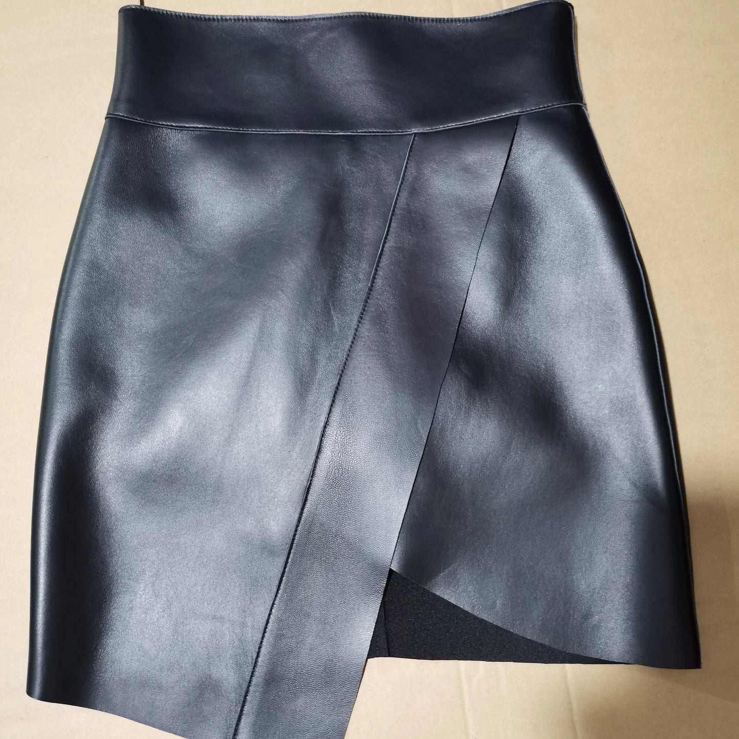 2023 Latest Real Sheep Skin Leather Tight Slim Women Zipper Sexy Black Irregularity  Leather Mini Skirt