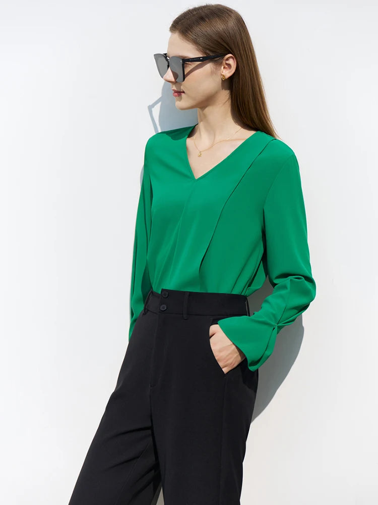 AMII Minimalism Women’s V-Neck Blouse – Petite Niche Loose Fit Commuter Top for Spring 2025