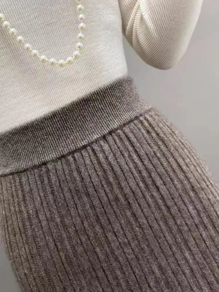 Women's medium and long-length cashmere half skirt, high-waisted, autumn and winter pleated skirt, warm A-line knitted skirt.