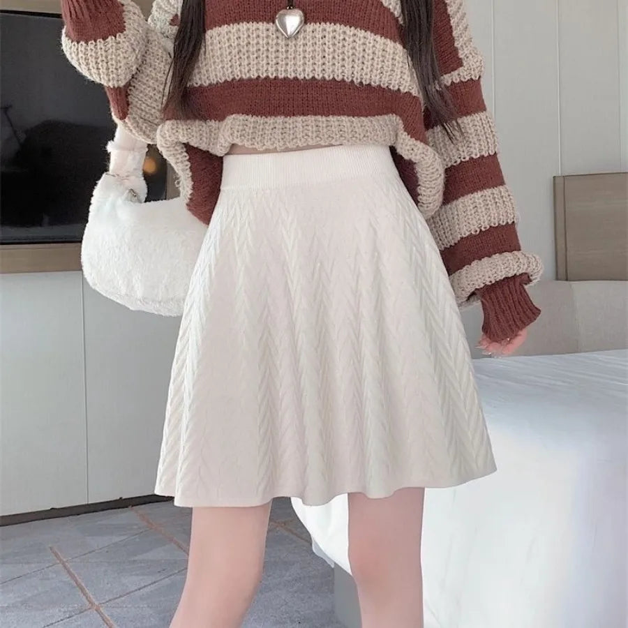 Korean Soft-Girl Knit Skirt — Pear-Shape Flattering Midi — color detail