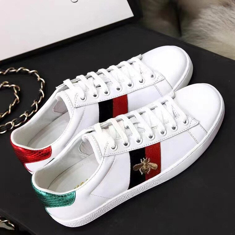 2023 new embroidered small white shoes women's flat sports shoes.