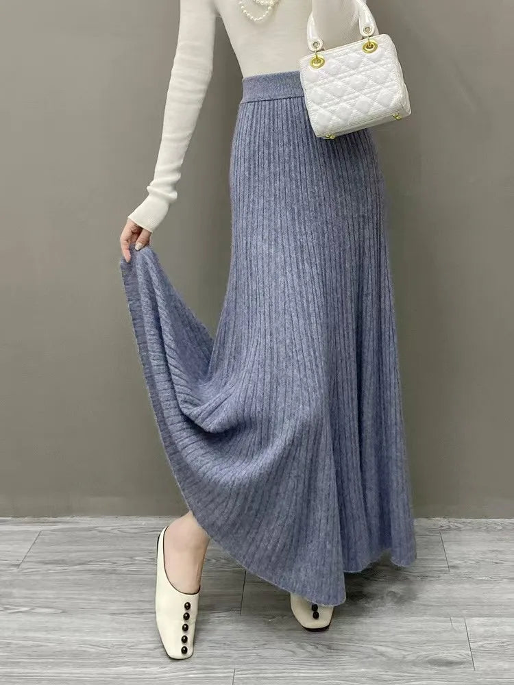 Women's medium and long-length cashmere half skirt, high-waisted, autumn and winter pleated skirt, warm A-line knitted skirt.