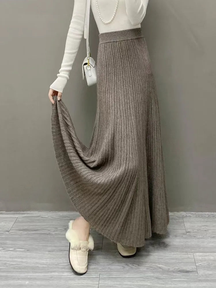 Women's medium and long-length cashmere half skirt, high-waisted, autumn and winter pleated skirt, warm A-line knitted skirt.