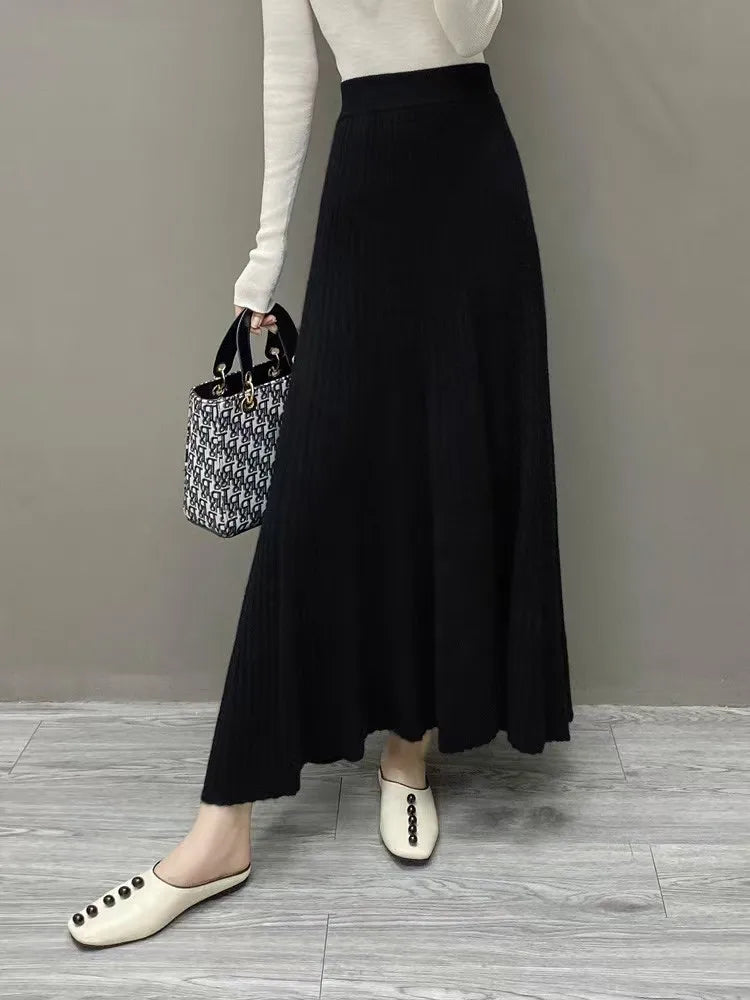 Women's medium and long-length cashmere half skirt, high-waisted, autumn and winter pleated skirt, warm A-line knitted skirt.