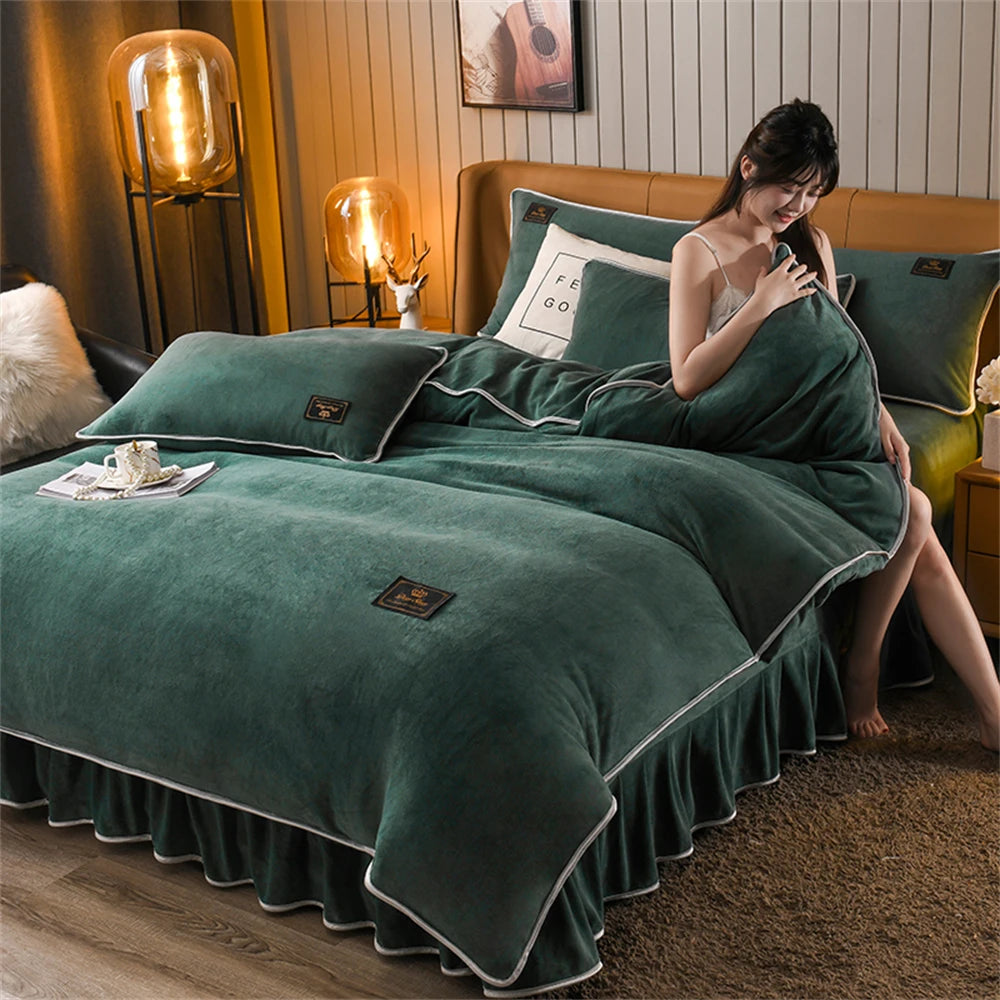 Luxury Milk Velvet Ultra-thick Warm Bedding Set for Winter Warmth Skin-friendly Duvet Cover Set King Anti-static Quilt Cover Set