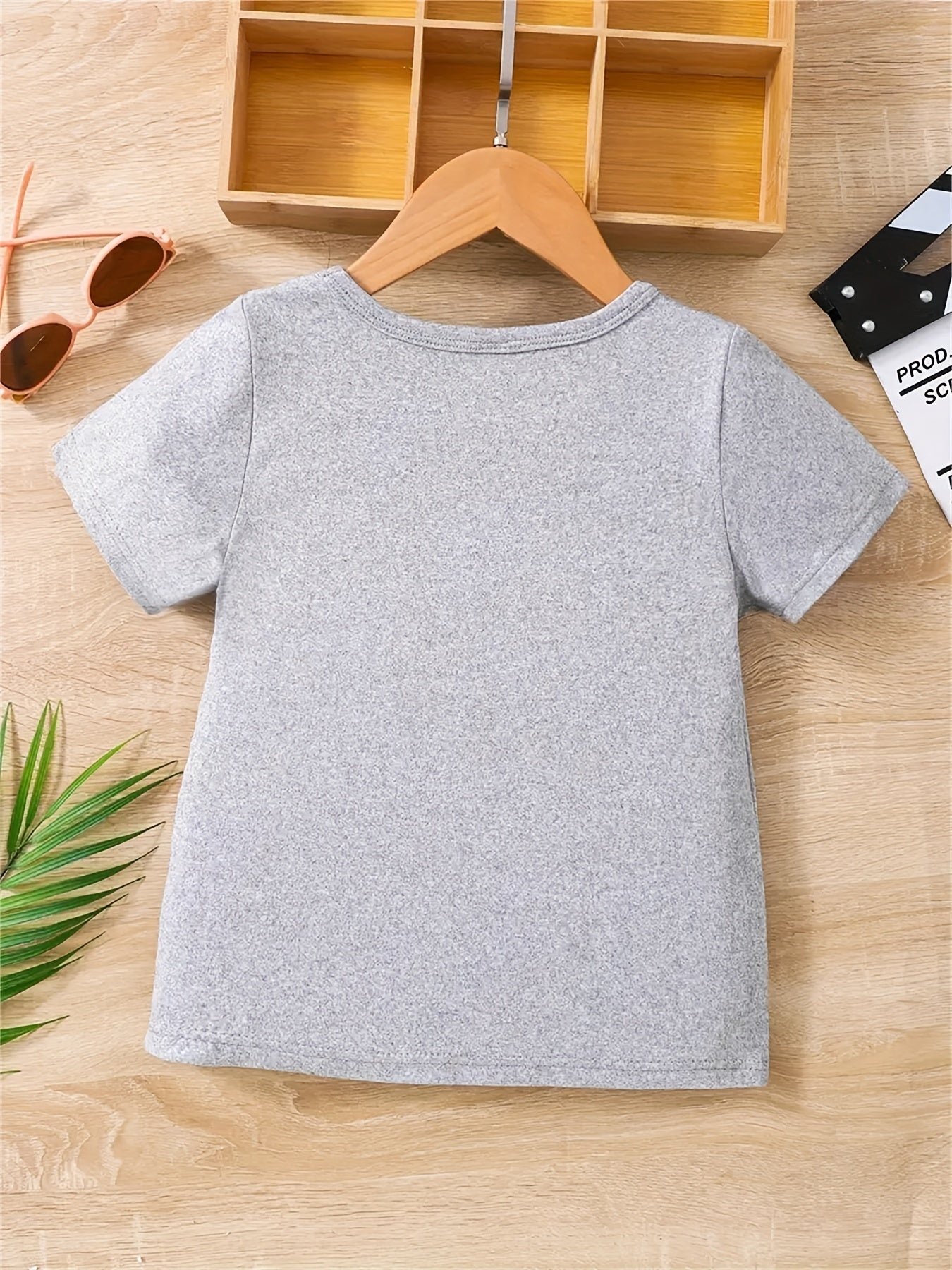 Boys' Fashionable Graphic Tee - Round Neck, Short-Sleeve, Fun "Yes, I Am A Boy No, I'm Not Cutting My Hair" Letter Print, Soft Fabric, Breathable, Comfortable, Perfect Gift for Boys, Spring/Summer Essential