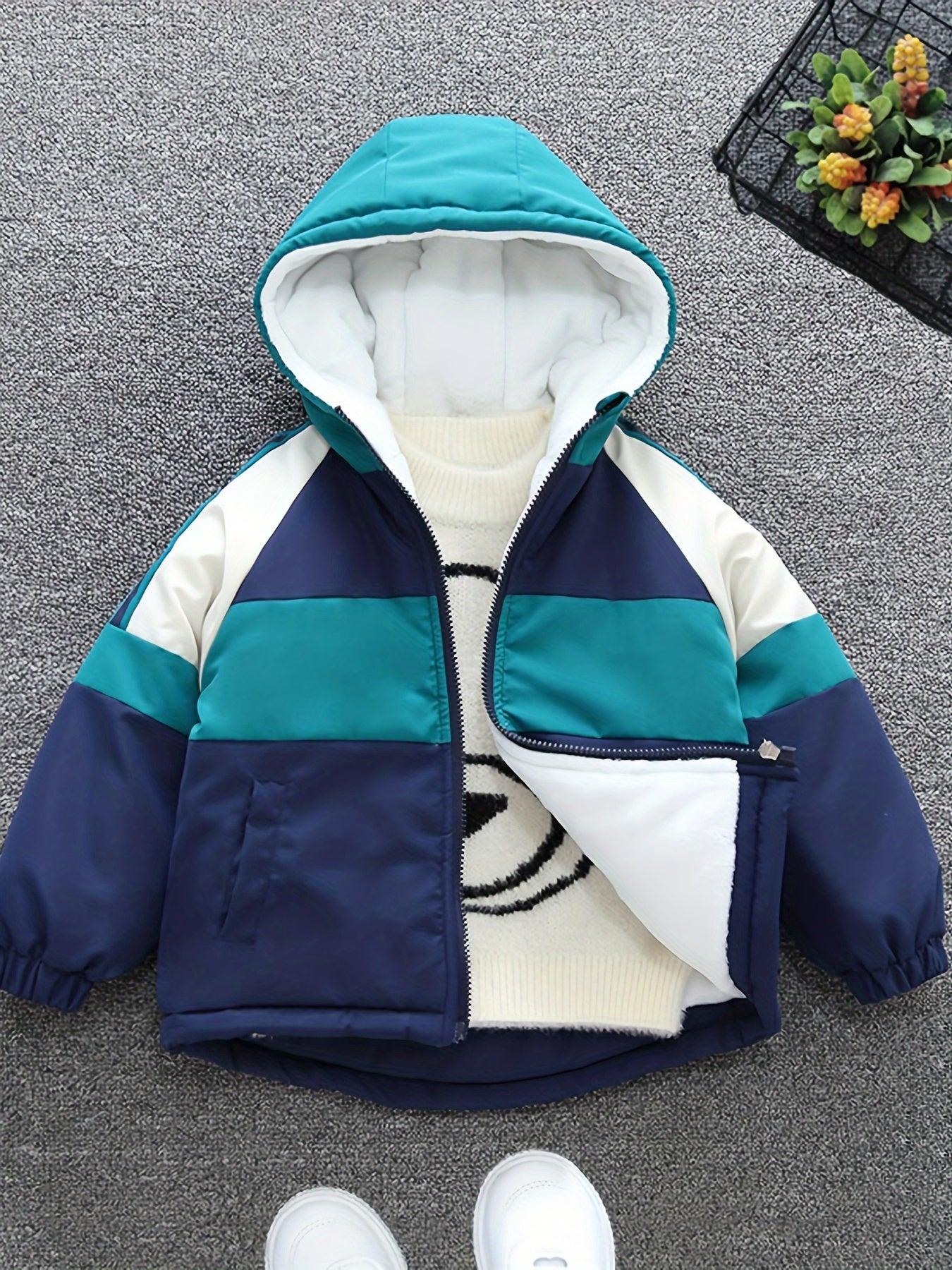 Stylish Kids' Color Block Hooded Jacket - Fleece Lined, Long Sleeve, Zip-Up, Bag-Shaped Pockets