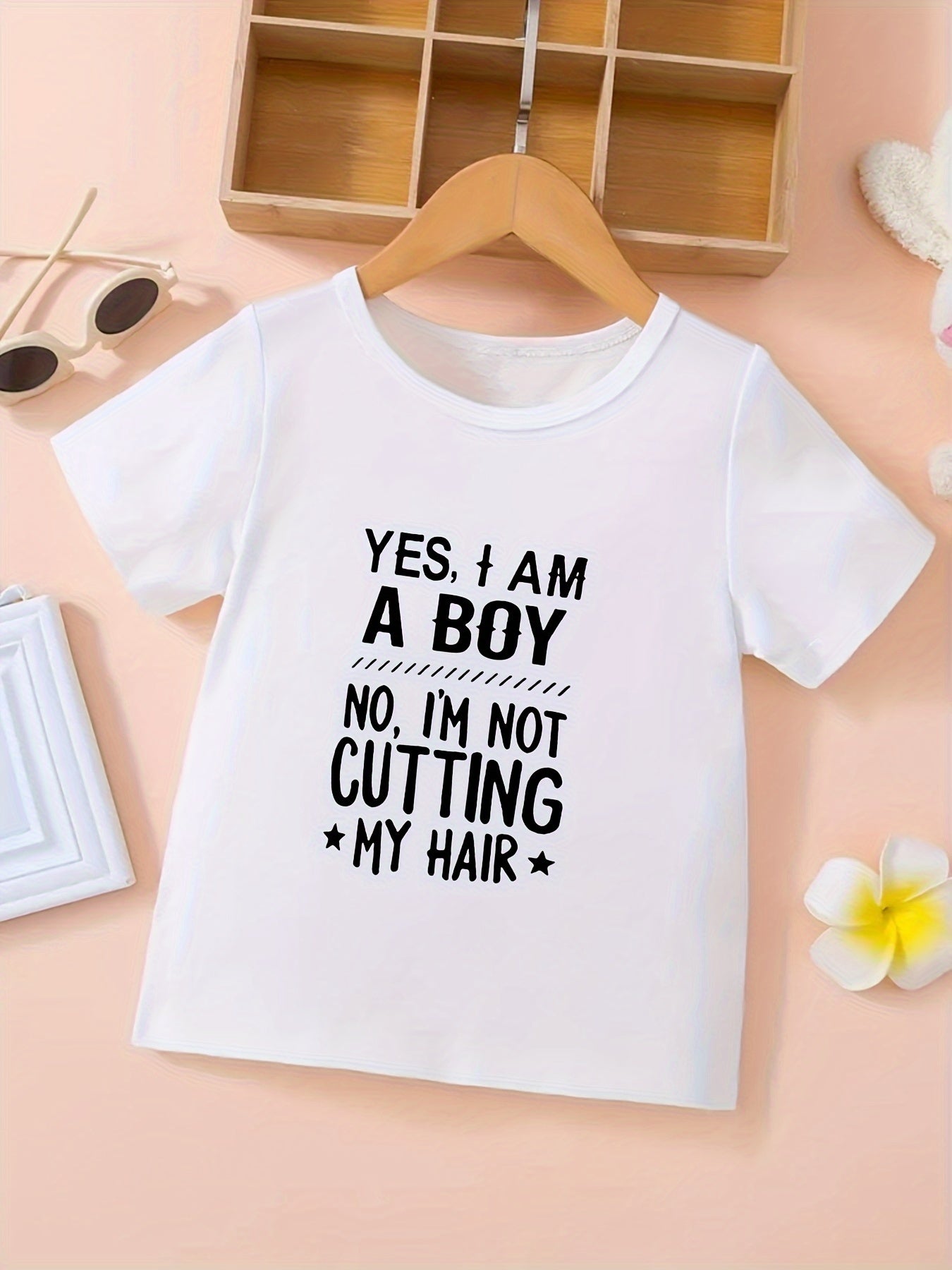 Boys' Fashionable Graphic Tee - Round Neck, Short-Sleeve, Fun "Yes, I Am A Boy No, I'm Not Cutting My Hair" Letter Print, Soft Fabric, Breathable, Comfortable, Perfect Gift for Boys, Spring/Summer Essential