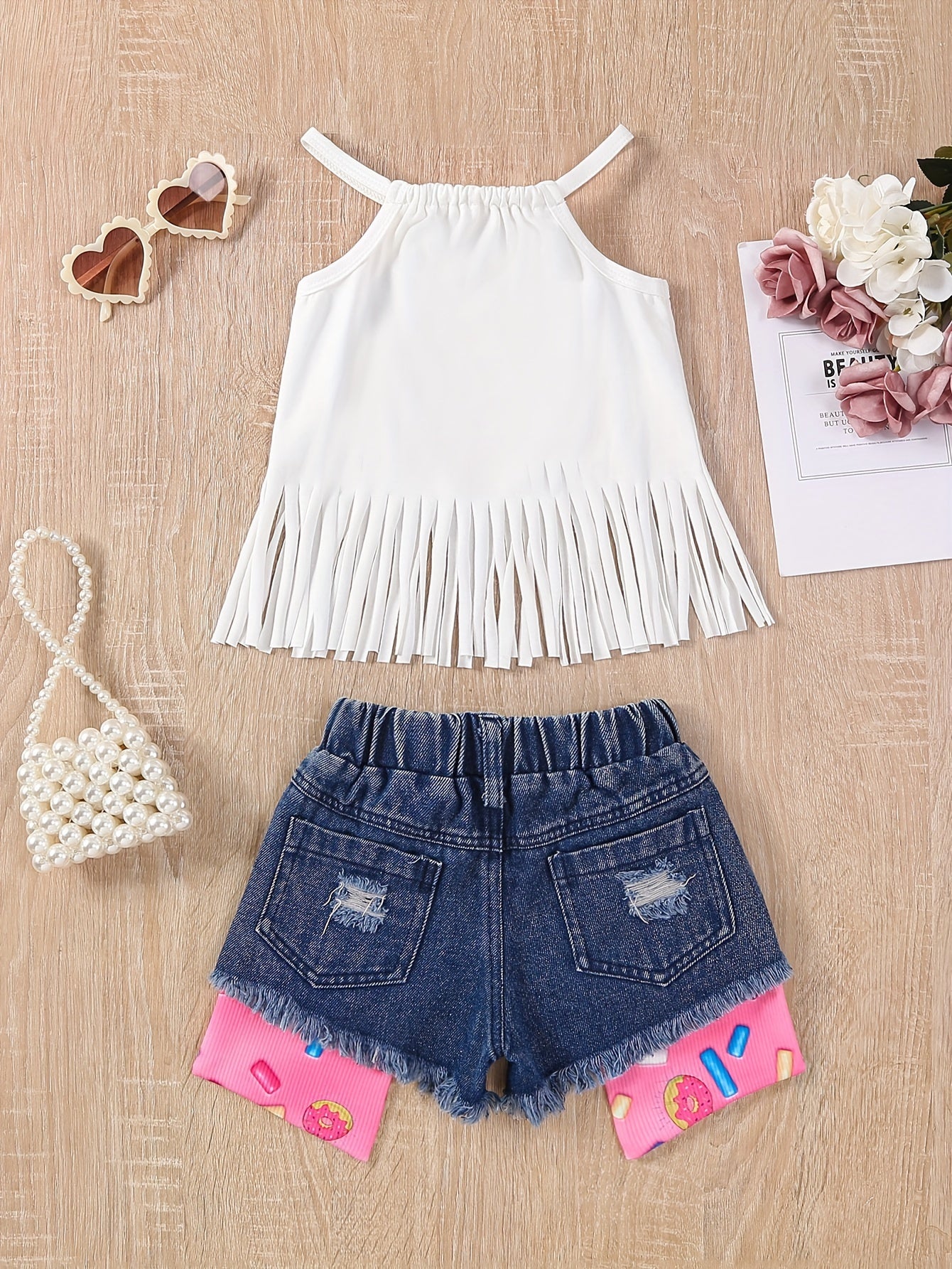 2pcs Girls’ Donut Graphic Summer Outfit – Tassel Hem Cami Top & Ripped Denim Shorts