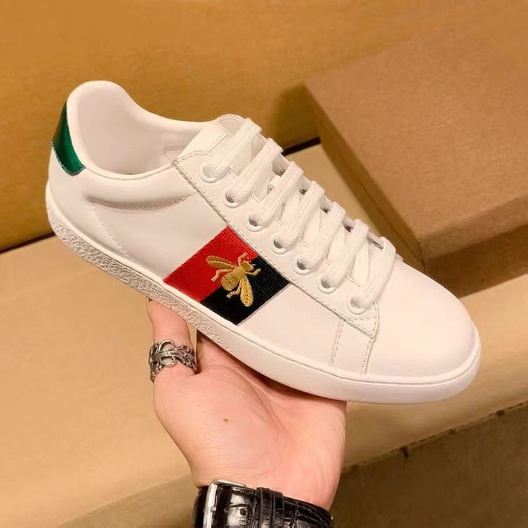 2023 new embroidered small white shoes women's flat sports shoes.